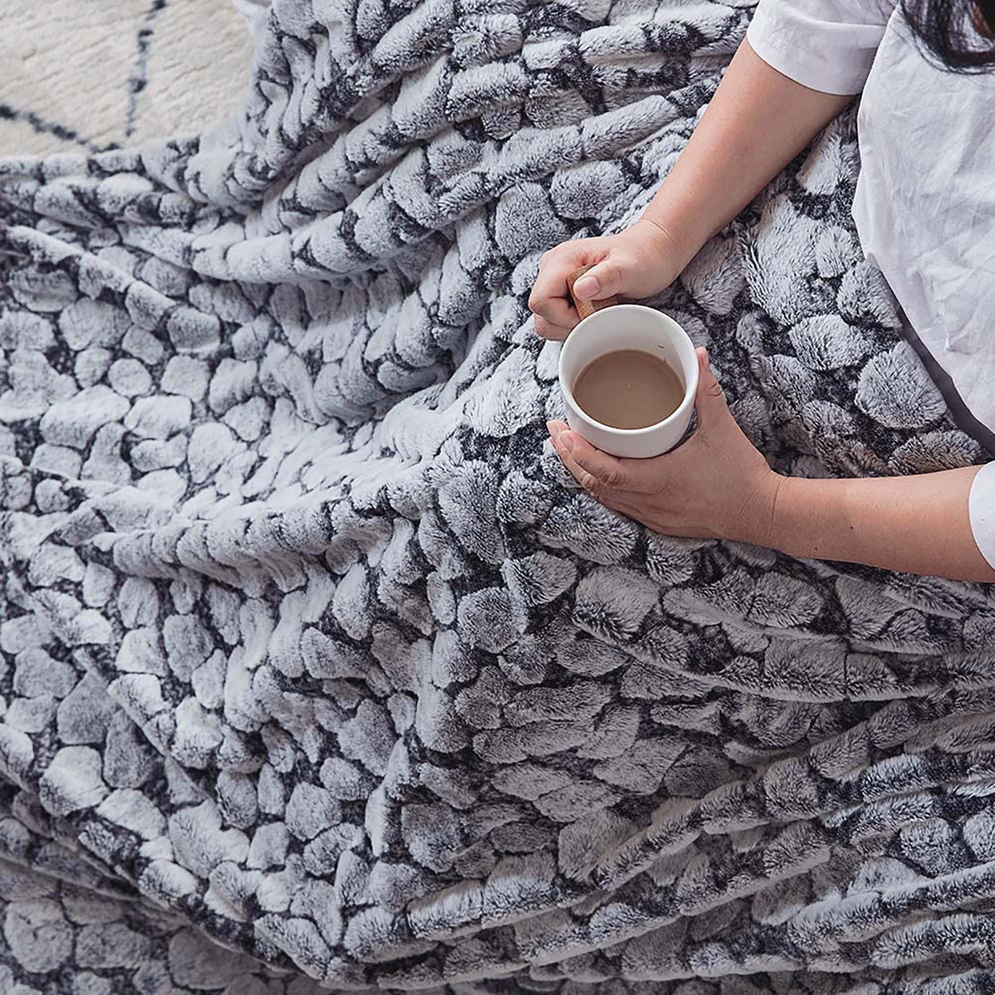 Rabbit Faux Fur Fleece Throw Blanket - Stone Pattern