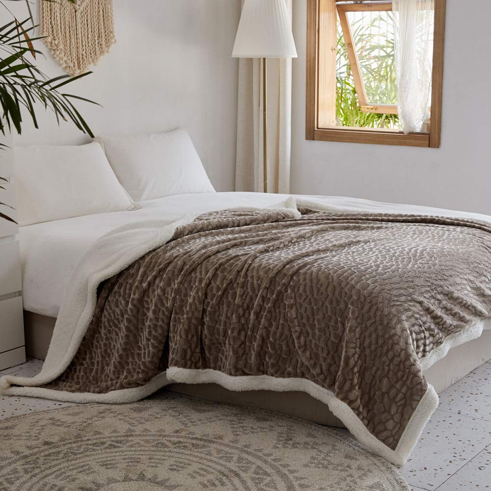 Fleece best sale bed throw